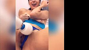 Lesbische vriendinnen verkennen hun seksualiteit in deze zelfgemaakte video - Abbie Maley en Riley Reid