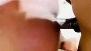 Amatőr fekete tini nagy fekete fasszal baszik otthon készített videóban
