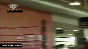 金发炸弹Natalia Mesha在挑逗性拍摄中裸体摆姿势