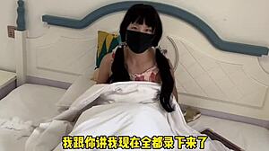 Japanse meisje masturbeert en komt klaar in haar eigen kamer
