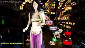 A Chinese belly dancer impresses the crowd in Istanbul with her performance