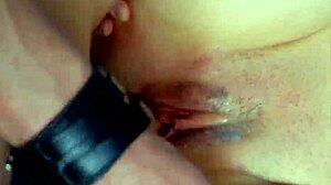 Esta impresionante estrella porno se involucra apasionadamente en sexo intenso y rudo